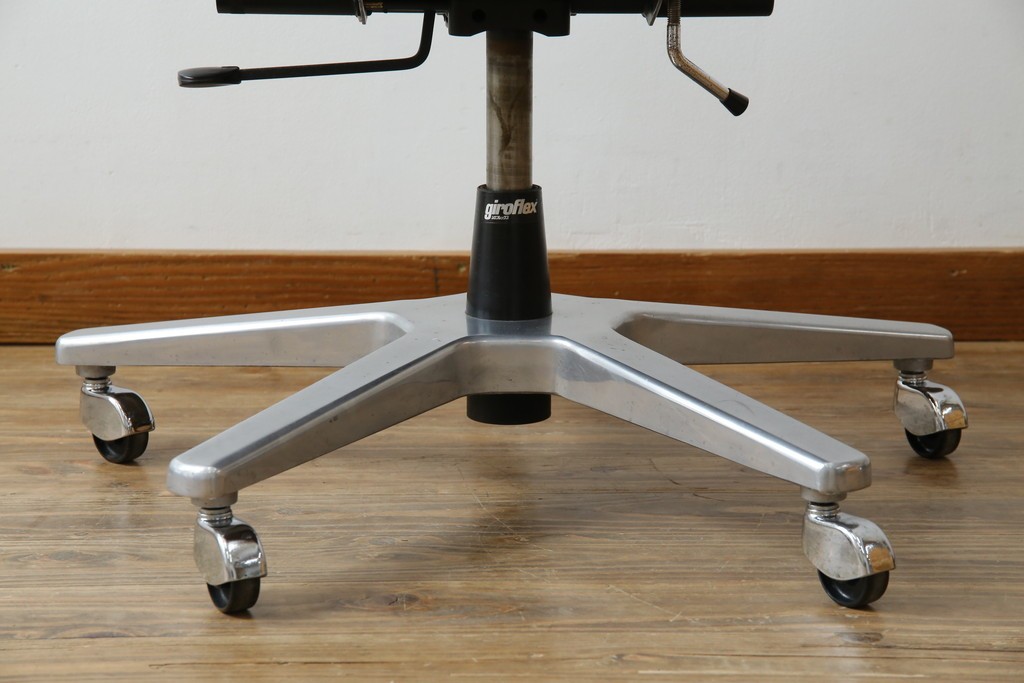スイスビンテージ　高級オフィス家具メーカー Giroflex(ジロフレックス)　名作82Pasal(パサール)　美しいミッドセンチュリーの佇まいが際立つハイバックデスクチェア　定価約40万円　(R-083252)