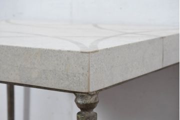 中古　南米ホンジュラス製　天板大理石　シンプルながらも視線を引きつける洗練された装飾が素敵なアンティーク調コーヒーテーブル(サイドテーブル、カフェテーブル、花台、飾り台)(R-083253)
