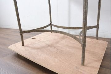 中古　南米ホンジュラス製　天板大理石　シンプルながらも視線を引きつける洗練された装飾が素敵なアンティーク調コーヒーテーブル(サイドテーブル、カフェテーブル、花台、飾り台)(R-083253)