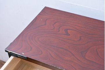 中古　美しい欅(ケヤキ)の杢目と重厚な金具の民芸和箪笥(和タンス、収納箪笥、引き出し、整理タンス、衣装箪笥)(R-083254)