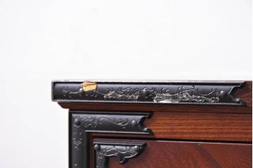 中古　美しい欅(ケヤキ)の杢目と重厚な金具の民芸和箪笥(和タンス、収納箪笥、引き出し、整理タンス、衣装箪笥)(R-083254)