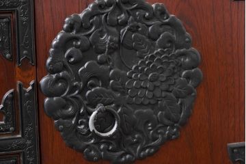 中古　美しい欅(ケヤキ)の杢目と重厚な金具の民芸和箪笥(和タンス、収納箪笥、引き出し、整理タンス、衣装箪笥)(R-083254)