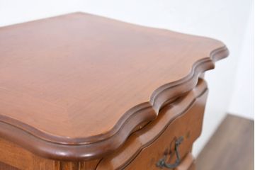 中古　イタリア輸入家具　猫脚が優美な象嵌入りの縦型チェスト(引き出し、サイドチェスト)(R-083255)