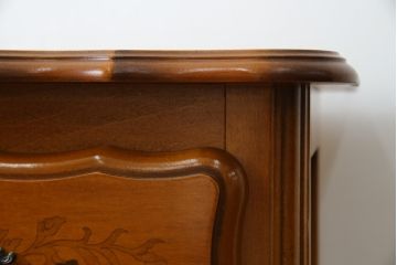中古　イタリア輸入家具　猫脚が優美な象嵌入りの縦型チェスト(引き出し、サイドチェスト)(R-083255)