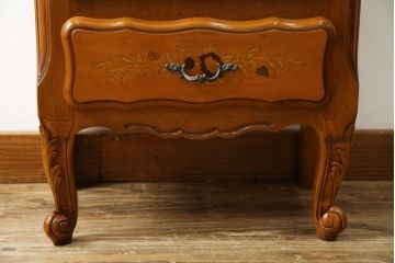 中古　イタリア輸入家具　猫脚が優美な象嵌入りの縦型チェスト(引き出し、サイドチェスト)(R-083255)