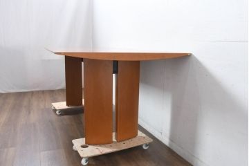 中古　arflex(アルフレックス)　TAVOLO NAVE(タボロ・ナーベ)　空間に調和しながらも存在感を放つダイニングテーブル(4人掛け、4人用、作業台、食卓)(現行定価約55万円)(R-083256)