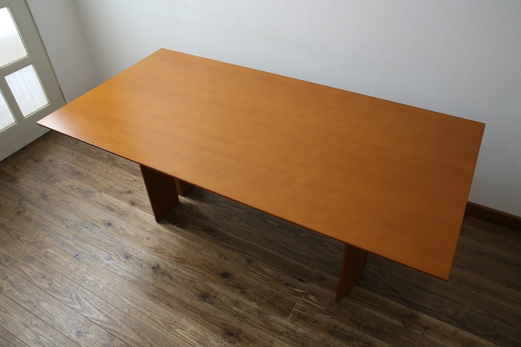 中古　arflex(アルフレックス)　TAVOLO NAVE(タボロ・ナーベ)　空間に調和しながらも存在感を放つダイニングテーブル　現行定価約55万円　(R-083256)