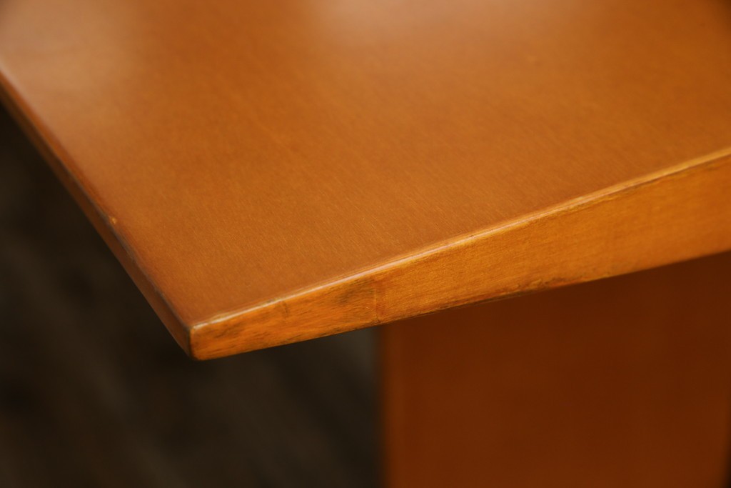 中古　arflex(アルフレックス)　TAVOLO NAVE(タボロ・ナーベ)　空間に調和しながらも存在感を放つダイニングテーブル　現行定価約55万円　(R-083256)