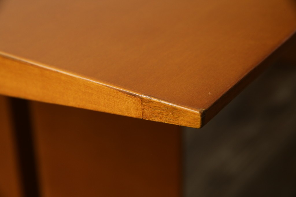 中古　arflex(アルフレックス)　TAVOLO NAVE(タボロ・ナーベ)　空間に調和しながらも存在感を放つダイニングテーブル　現行定価約55万円　(R-083256)