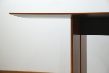 中古　arflex(アルフレックス)　TAVOLO NAVE(タボロ・ナーベ)　空間に調和しながらも存在感を放つダイニングテーブル　現行定価約55万円　(R-083256)