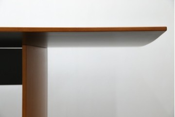 中古　arflex(アルフレックス)　TAVOLO NAVE(タボロ・ナーベ)　空間に調和しながらも存在感を放つダイニングテーブル　現行定価約55万円　(R-083256)