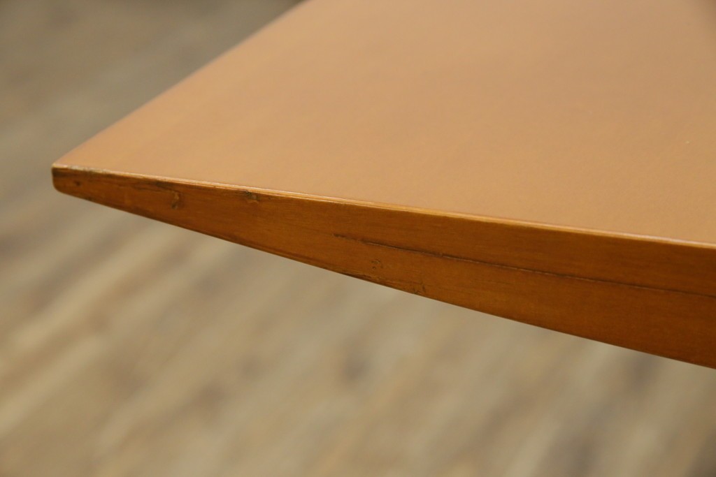 中古　arflex(アルフレックス)　TAVOLO NAVE(タボロ・ナーベ)　空間に調和しながらも存在感を放つダイニングテーブル　現行定価約55万円　(R-083256)