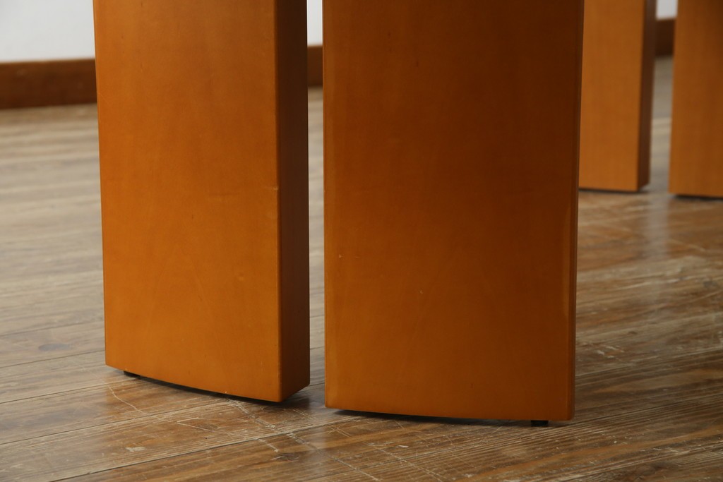 中古　arflex(アルフレックス)　TAVOLO NAVE(タボロ・ナーベ)　空間に調和しながらも存在感を放つダイニングテーブル　現行定価約55万円　(R-083256)