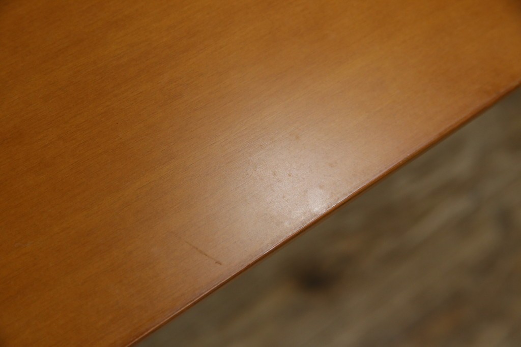 中古　arflex(アルフレックス)　TAVOLO NAVE(タボロ・ナーベ)　空間に調和しながらも存在感を放つダイニングテーブル　現行定価約55万円　(R-083256)