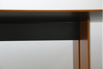 中古　arflex(アルフレックス)　TAVOLO NAVE(タボロ・ナーベ)　空間に調和しながらも存在感を放つダイニングテーブル　現行定価約55万円　(R-083256)