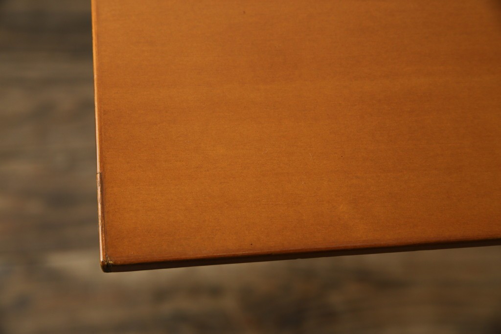 中古　arflex(アルフレックス)　TAVOLO NAVE(タボロ・ナーベ)　空間に調和しながらも存在感を放つダイニングテーブル　現行定価約55万円　(R-083256)