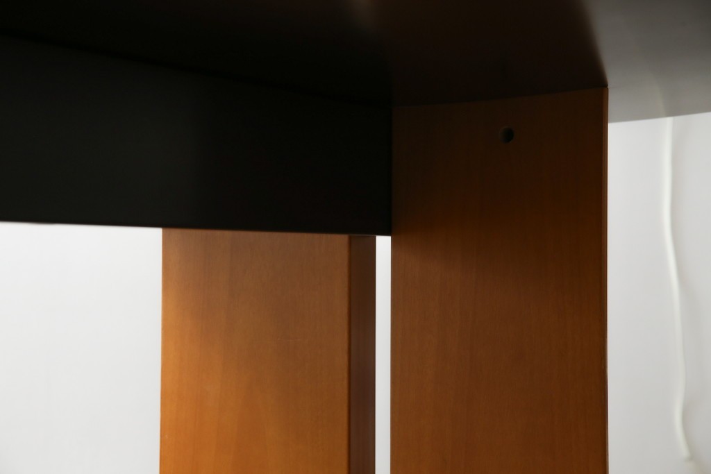 中古　arflex(アルフレックス)　TAVOLO NAVE(タボロ・ナーベ)　空間に調和しながらも存在感を放つダイニングテーブル　現行定価約55万円　(R-083256)