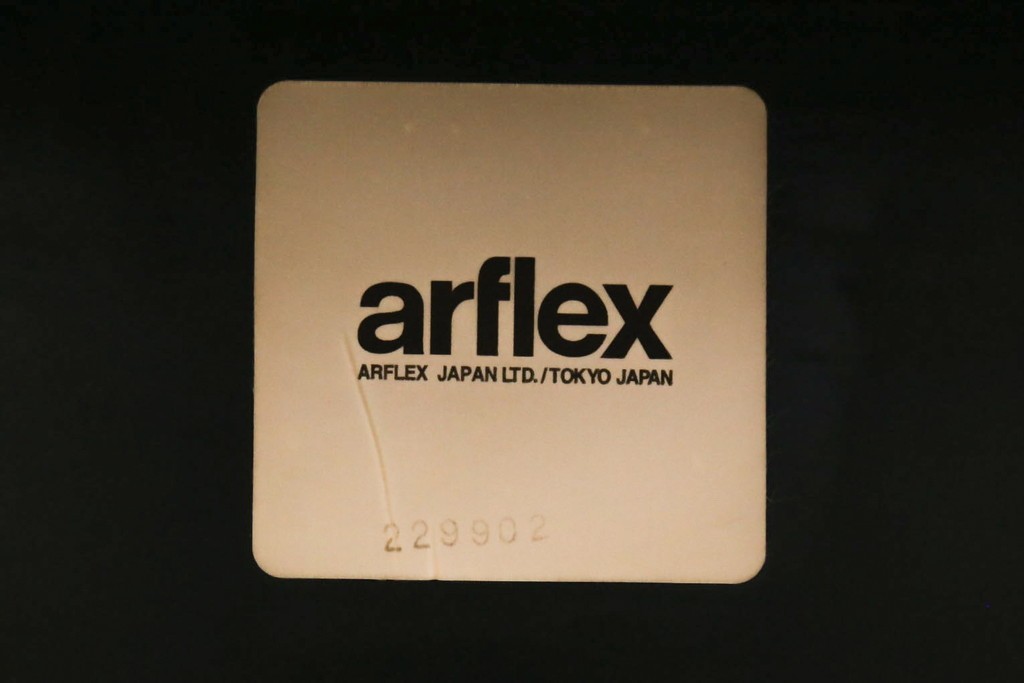 中古　arflex(アルフレックス)　TAVOLO NAVE(タボロ・ナーベ)　空間に調和しながらも存在感を放つダイニングテーブル　現行定価約55万円　(R-083256)