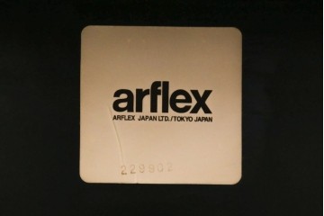 中古　arflex(アルフレックス)　TAVOLO NAVE(タボロ・ナーベ)　空間に調和しながらも存在感を放つダイニングテーブル　現行定価約55万円　(R-083256)