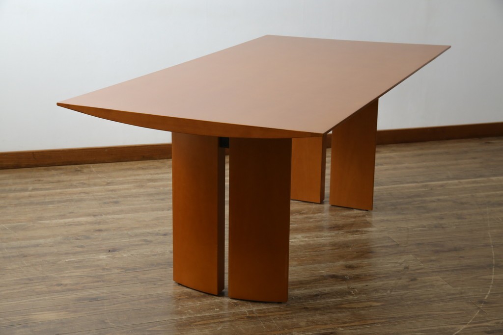 中古　arflex(アルフレックス)　TAVOLO NAVE(タボロ・ナーベ)　空間に調和しながらも存在感を放つダイニングテーブル　現行定価約55万円　(R-083256)