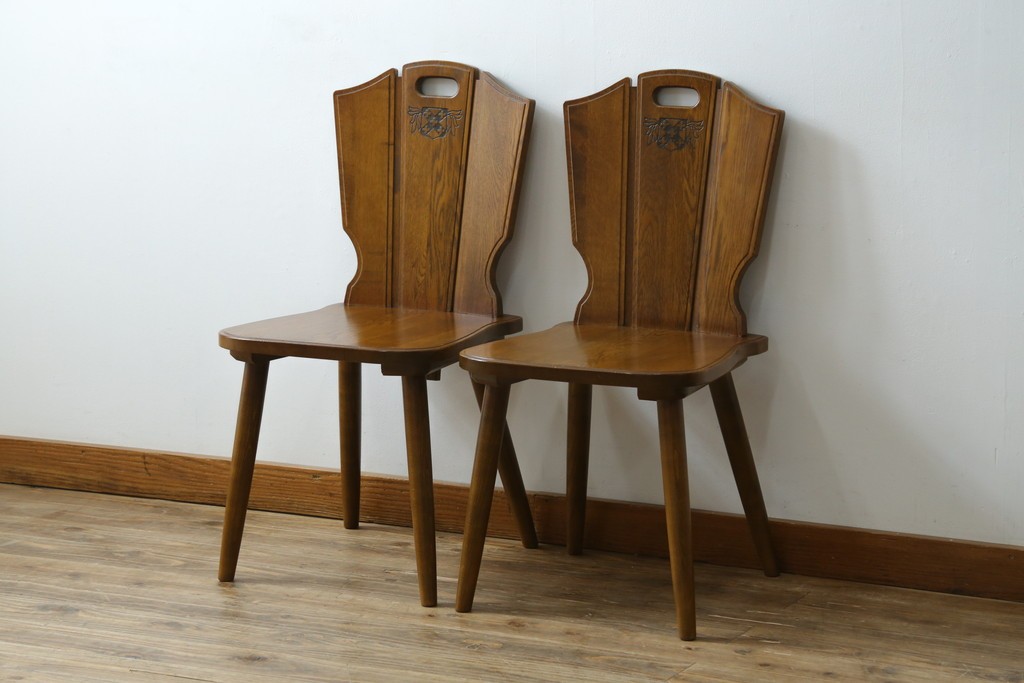 中古　美品　希少な絶版品!!　カリモク家具(karimoku)　ルスティック(RUSTIC)　オーク材　カントリースタイルの空間づくりにおすすめなダイニングチェア2脚セット　(R-083257)