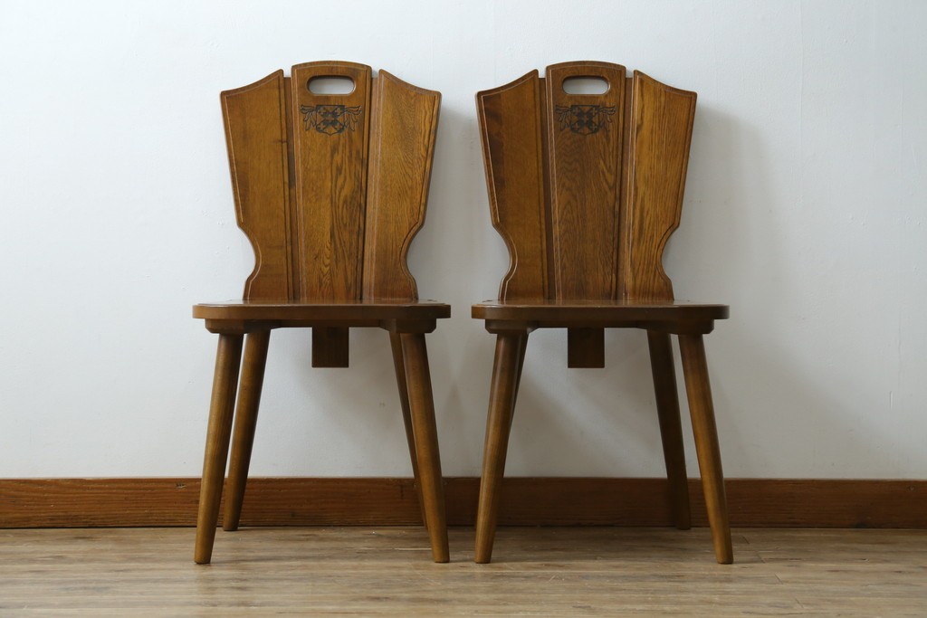 中古　美品　希少な絶版品!!　カリモク家具(karimoku)　ルスティック(RUSTIC)　オーク材　カントリースタイルの空間づくりにおすすめなダイニングチェア2脚セット　(R-083257)