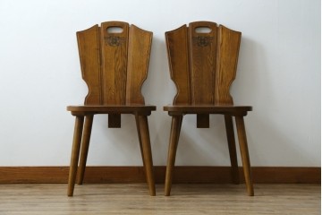 中古　美品　希少な絶版品!!　カリモク家具(karimoku)　ルスティック(RUSTIC)　オーク材　カントリースタイルの空間づくりにおすすめなダイニングチェア2脚セット　(R-083257)