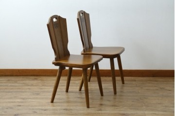 中古　美品　希少な絶版品!!　カリモク家具(karimoku)　ルスティック(RUSTIC)　オーク材　カントリースタイルの空間づくりにおすすめなダイニングチェア2脚セット　(R-083257)