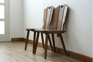 中古　美品　希少な絶版品!!　カリモク家具(karimoku)　ルスティック(RUSTIC)　オーク材　カントリースタイルの空間づくりにおすすめなダイニングチェア2脚セット　(R-083257)