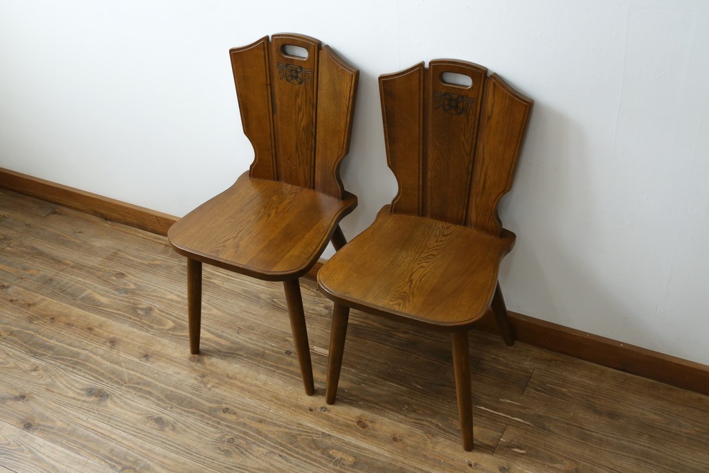 中古　美品　希少な絶版品!!　カリモク家具(karimoku)　ルスティック(RUSTIC)　オーク材　カントリースタイルの空間づくりにおすすめなダイニングチェア2脚セット　(R-083257)