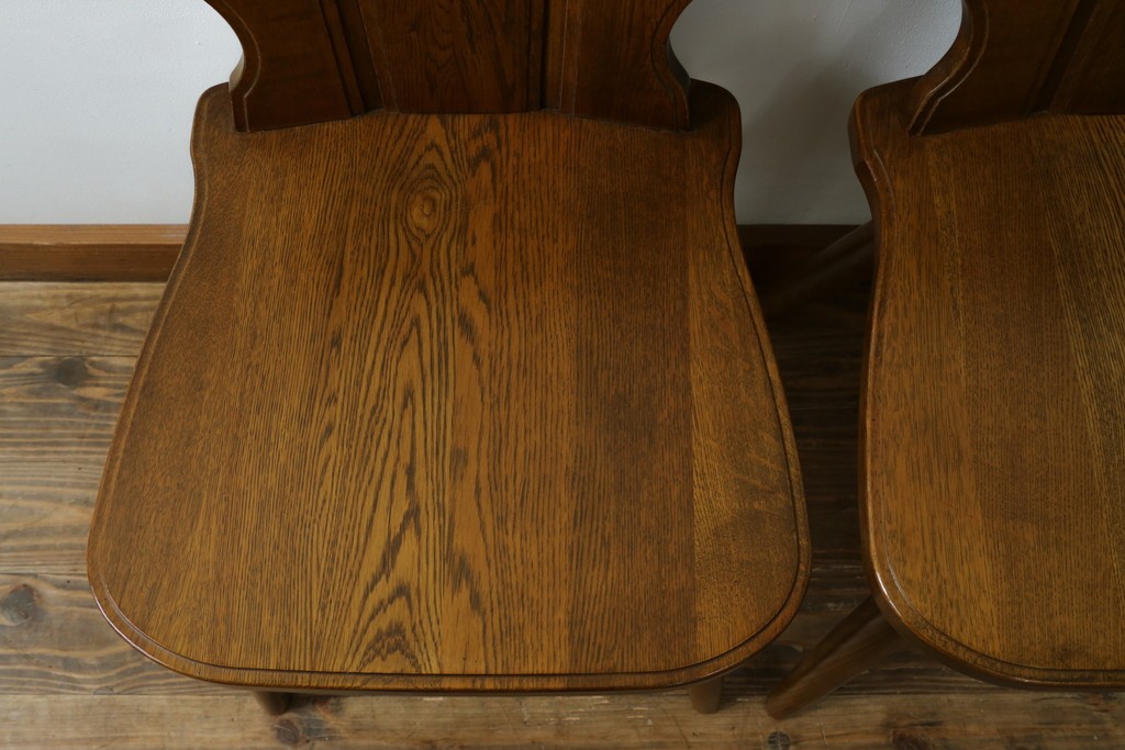 中古　美品　希少な絶版品!!　カリモク家具(karimoku)　ルスティック(RUSTIC)　オーク材　カントリースタイルの空間づくりにおすすめなダイニングチェア2脚セット　(R-083257)
