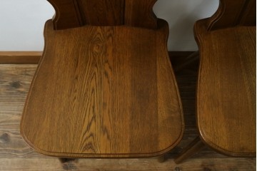 中古　美品　希少な絶版品!!　カリモク家具(karimoku)　ルスティック(RUSTIC)　オーク材　カントリースタイルの空間づくりにおすすめなダイニングチェア2脚セット　(R-083257)