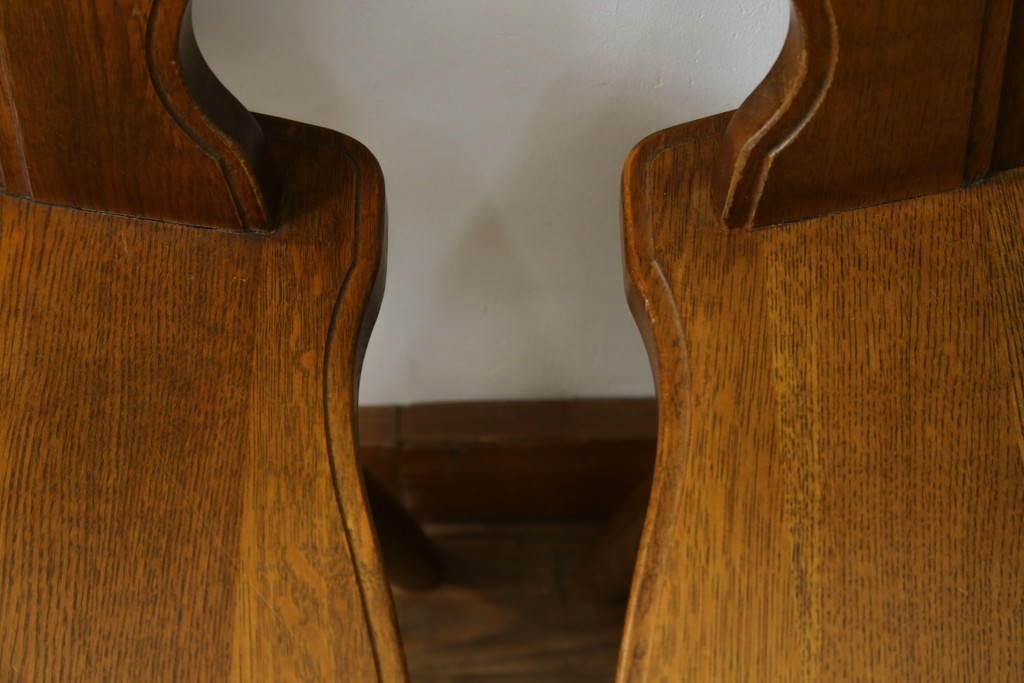 中古　美品　希少な絶版品!!　カリモク家具(karimoku)　ルスティック(RUSTIC)　オーク材　カントリースタイルの空間づくりにおすすめなダイニングチェア2脚セット　(R-083257)