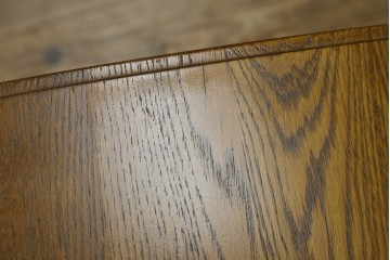 中古　美品　希少な絶版品!!　カリモク家具(karimoku)　ルスティック(RUSTIC)　オーク材　カントリースタイルの空間づくりにおすすめなダイニングチェア2脚セット　(R-083257)