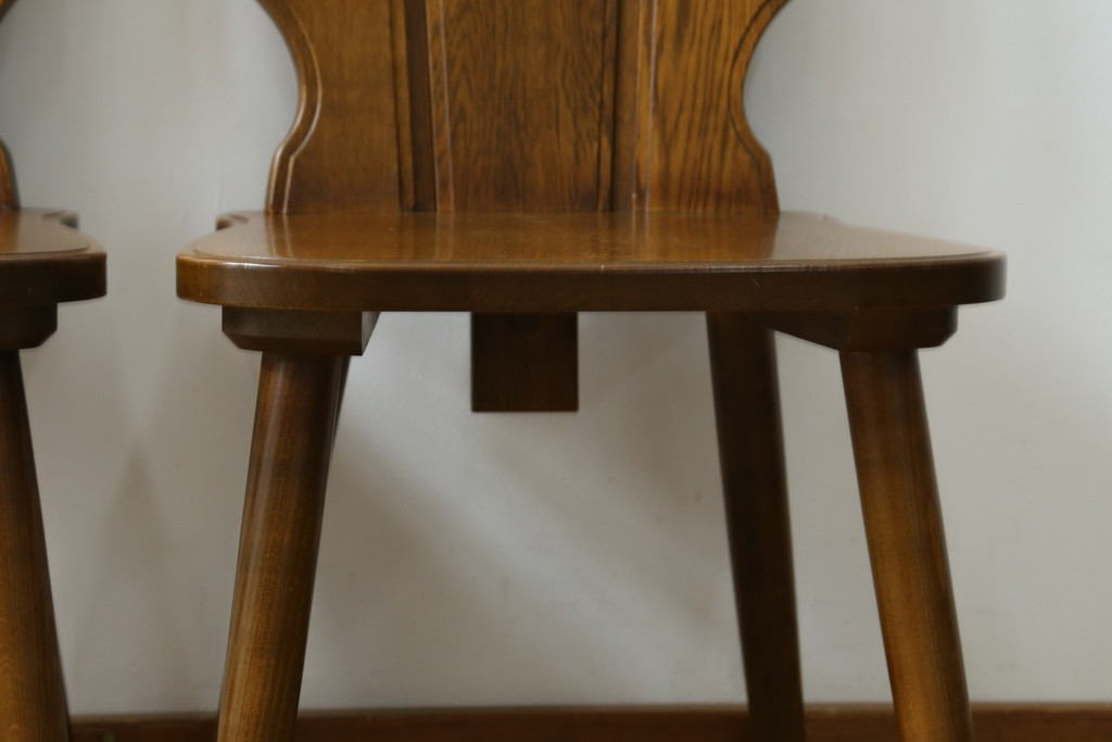 中古　美品　希少な絶版品!!　カリモク家具(karimoku)　ルスティック(RUSTIC)　オーク材　カントリースタイルの空間づくりにおすすめなダイニングチェア2脚セット　(R-083257)