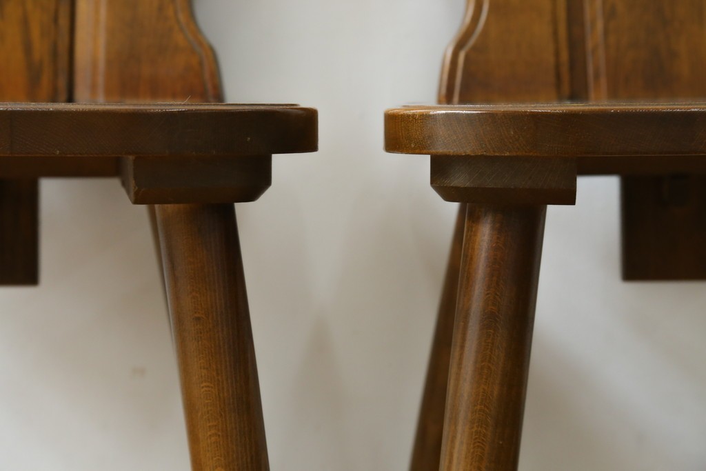 中古　美品　希少な絶版品!!　カリモク家具(karimoku)　ルスティック(RUSTIC)　オーク材　カントリースタイルの空間づくりにおすすめなダイニングチェア2脚セット　(R-083257)