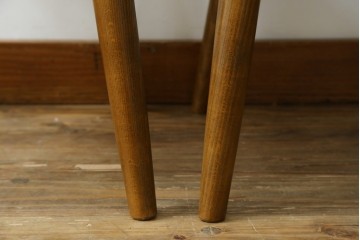 中古　美品　希少な絶版品!!　カリモク家具(karimoku)　ルスティック(RUSTIC)　オーク材　カントリースタイルの空間づくりにおすすめなダイニングチェア2脚セット　(R-083257)