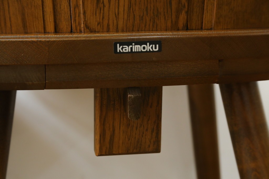 中古　美品　希少な絶版品!!　カリモク家具(karimoku)　ルスティック(RUSTIC)　オーク材　カントリースタイルの空間づくりにおすすめなダイニングチェア2脚セット　(R-083257)