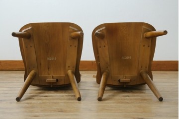 中古　美品　希少な絶版品!!　カリモク家具(karimoku)　ルスティック(RUSTIC)　オーク材　カントリースタイルの空間づくりにおすすめなダイニングチェア2脚セット　(R-083257)