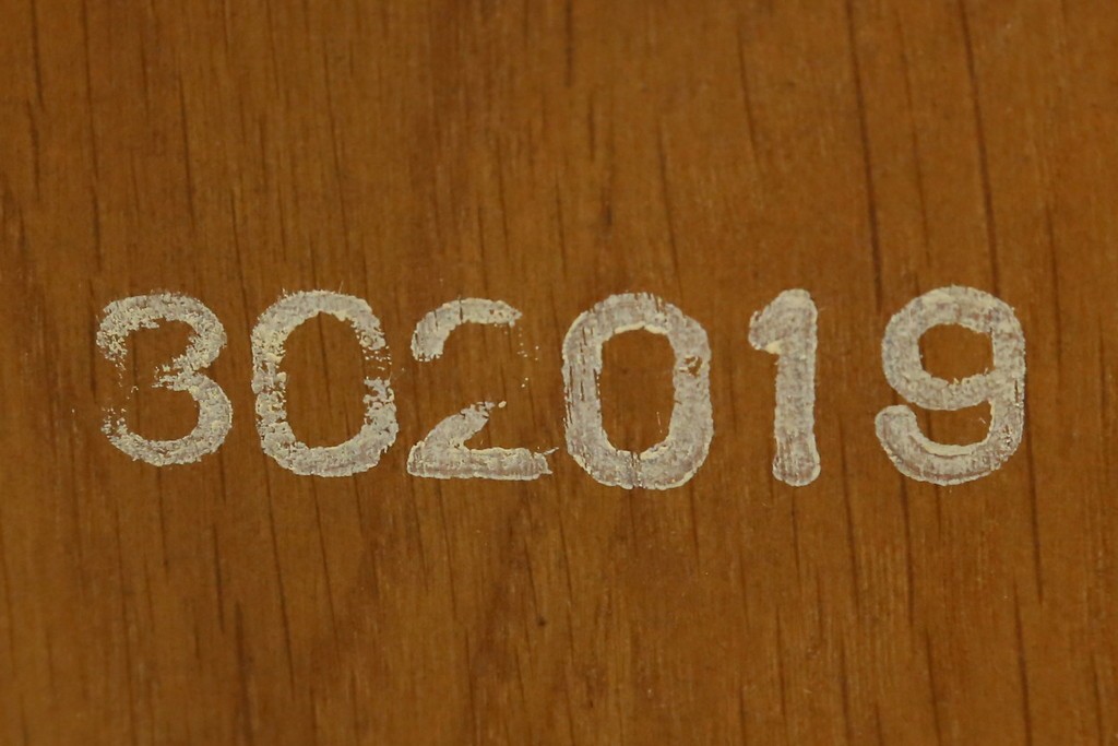 中古　美品　希少な絶版品!!　カリモク家具(karimoku)　ルスティック(RUSTIC)　オーク材　カントリースタイルの空間づくりにおすすめなダイニングチェア2脚セット　(R-083257)