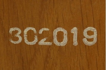 中古　美品　希少な絶版品!!　カリモク家具(karimoku)　ルスティック(RUSTIC)　オーク材　カントリースタイルの空間づくりにおすすめなダイニングチェア2脚セット　(R-083257)