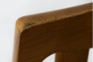 中古　マルニ木工(MARUNI)　楢(ナラ)材　本革(レザー)　北欧スタイルの美しい曲線が際立つダイニングチェア2脚セット　(R-083258)