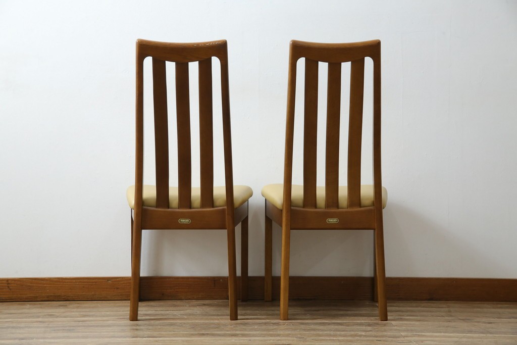 中古　マルニ木工(MARUNI)　楢(ナラ)材　本革(レザー)　北欧スタイルの美しい曲線が際立つダイニングチェア2脚セット　(R-083258)