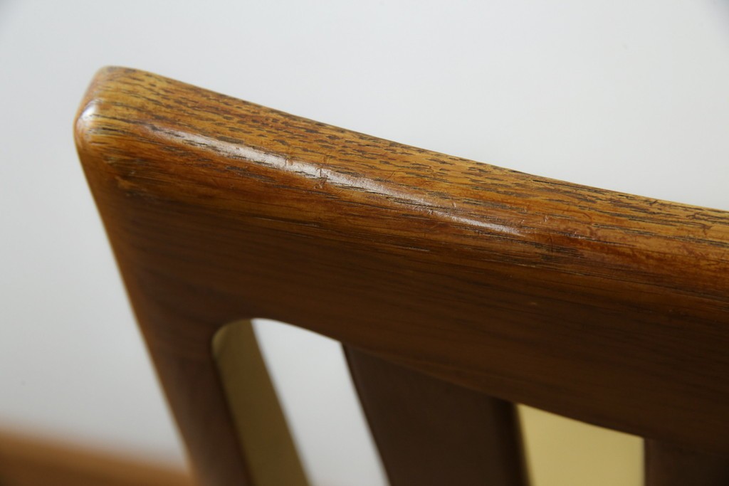 中古　マルニ木工(MARUNI)　楢(ナラ)材　本革(レザー)　北欧スタイルの美しい曲線が際立つダイニングチェア2脚セット　(R-083258)
