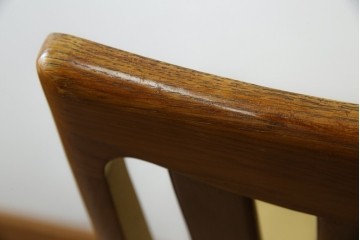 中古　マルニ木工(MARUNI)　楢(ナラ)材　本革(レザー)　北欧スタイルの美しい曲線が際立つダイニングチェア2脚セット　(R-083258)