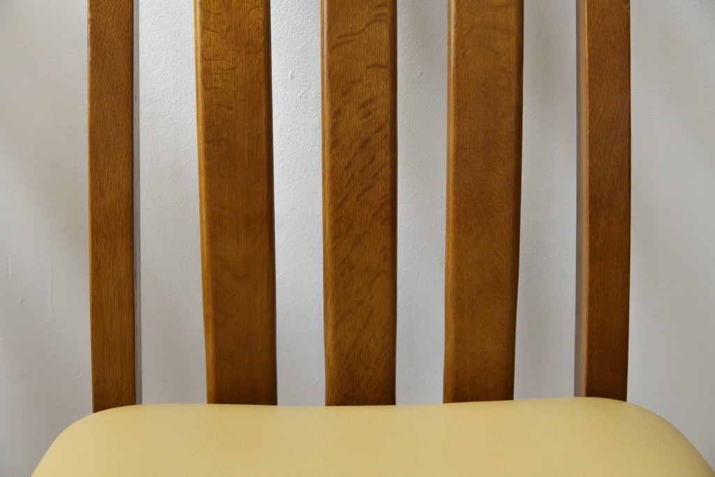 中古　マルニ木工(MARUNI)　楢(ナラ)材　本革(レザー)　北欧スタイルの美しい曲線が際立つダイニングチェア2脚セット　(R-083258)