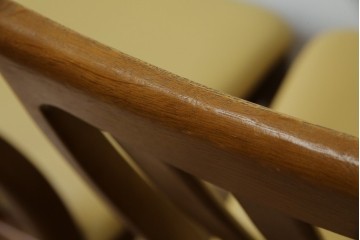 中古　マルニ木工(MARUNI)　楢(ナラ)材　本革(レザー)　北欧スタイルの美しい曲線が際立つダイニングチェア2脚セット　(R-083258)