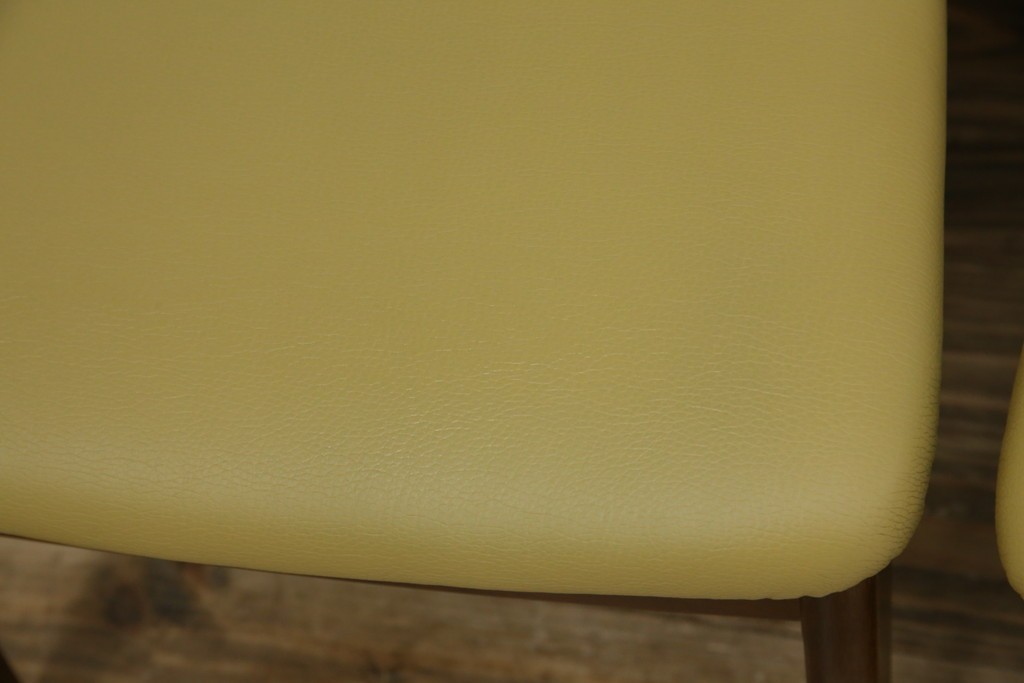 中古　マルニ木工(MARUNI)　楢(ナラ)材　本革(レザー)　北欧スタイルの美しい曲線が際立つダイニングチェア2脚セット　(R-083258)