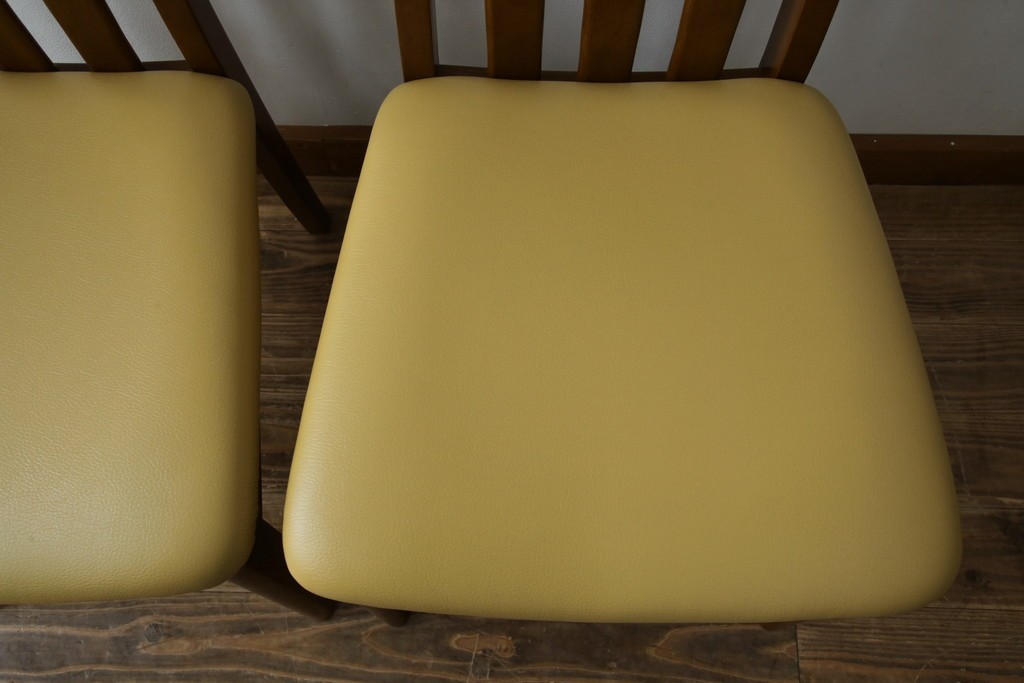 中古　マルニ木工(MARUNI)　楢(ナラ)材　本革(レザー)　北欧スタイルの美しい曲線が際立つダイニングチェア2脚セット　(R-083258)