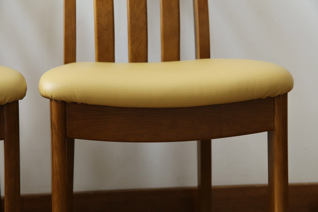 中古　マルニ木工(MARUNI)　楢(ナラ)材　本革(レザー)　北欧スタイルの美しい曲線が際立つダイニングチェア2脚セット　(R-083258)